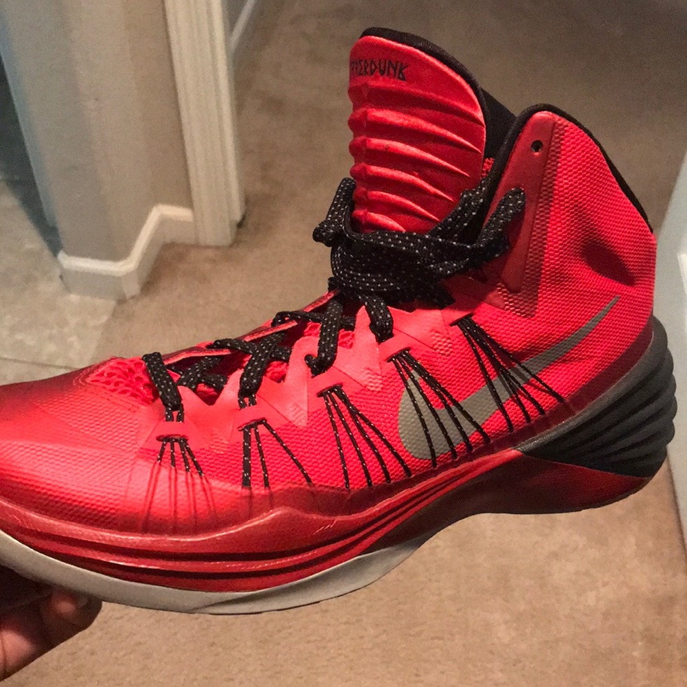 Basketball shoes